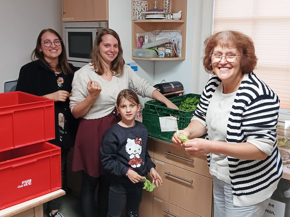 Poverty Week fundraising dinner: preparing together