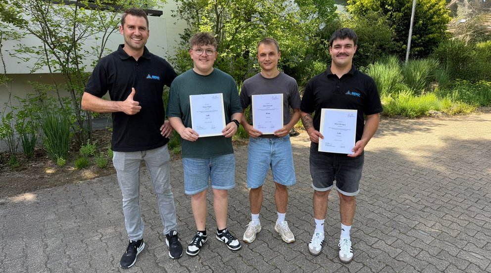 Erfolgreicher Ausbildungsabschluss bei BENZ Tooling
