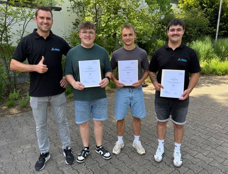 Erfolgreicher Ausbildungsabschluss bei BENZ Tooling