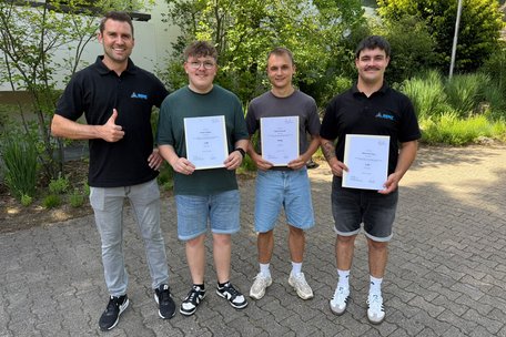 Erfolgreicher Ausbildungsabschluss bei BENZ Tooling