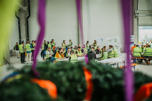 BENZ Tooling: ONEnewBENZ – gallery  of roofing ceremony