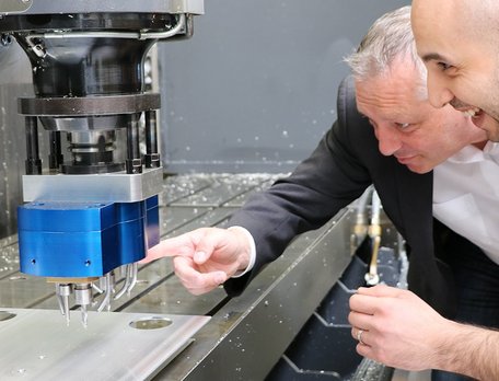 Anwenderbericht Mack Alu-Systeme: Mehrspindelbohrköpfe für die Bearbeitung großvolumiger Aluminiumprofile