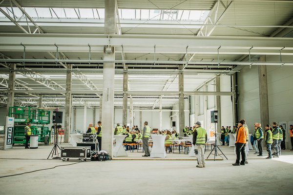 BENZ Tooling: ONEnewBENZ – gallery  of roofing ceremony