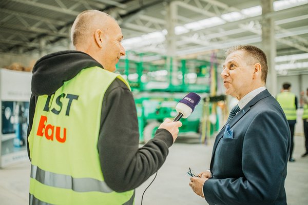 BENZ Tooling: ONEnewBENZ – gallery  of roofing ceremony