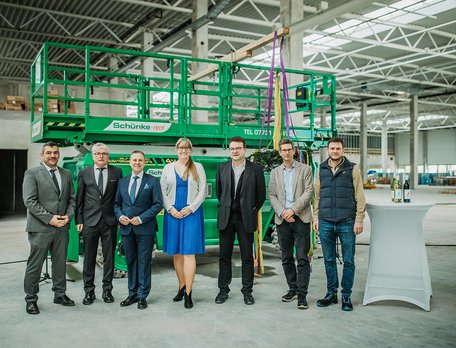 BENZ Tooling: ONEnewBENZ – gallery  of roofing ceremony