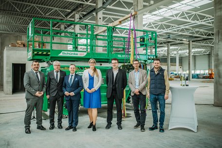 BENZ Tooling: ONEnewBENZ – gallery  of roofing ceremony